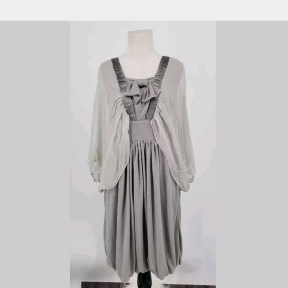Chic  Dress .  Gray Silk . Blend Bubble.  Hem Flowy.  70 % cotton. 20% silk.